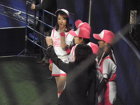 110 ふとみると、メイツちゃんが準備中
