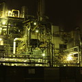 夜の工場
