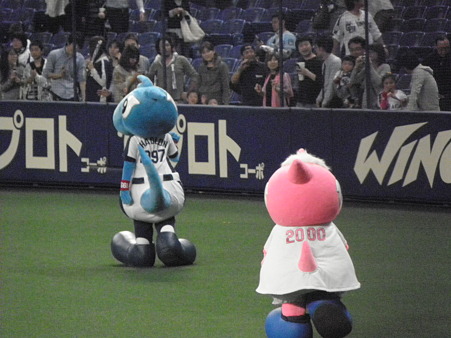 089 待っているファンの元へ向かいます
