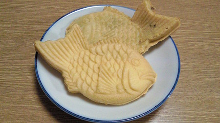 a fish-shaped pancake stuffed