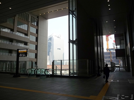 110416-17 大阪駅 (20)