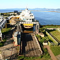 八甲田丸と浮き桟橋