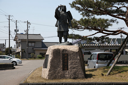 板額御前の銅像 - 1