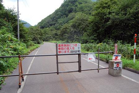 ここから徒歩で